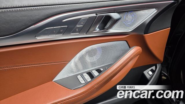 BMW 8-Series 2023 — photo 25