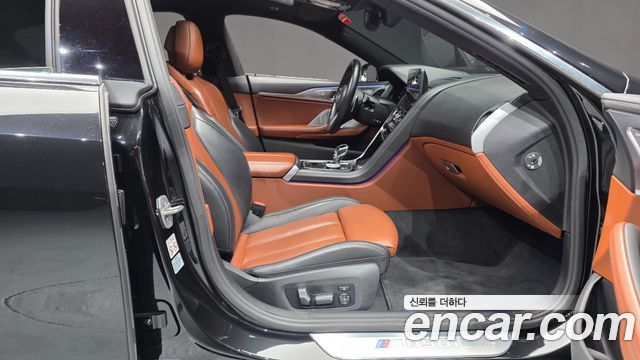BMW 8-Series 2023 — photo 16