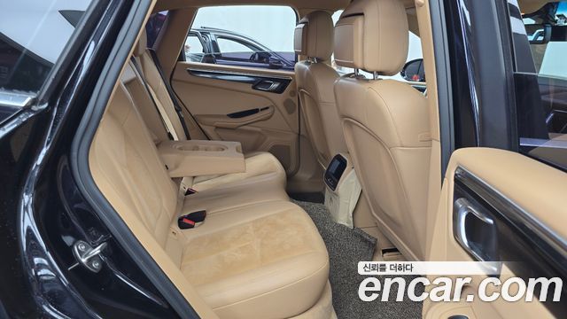 Porsche Macan 2016 — photo 11