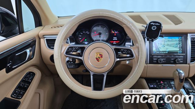 Porsche Macan 2016 — photo 12