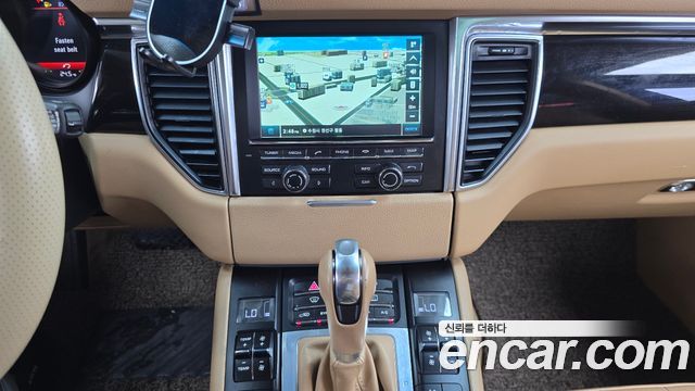 Porsche Macan 2016 — photo 13