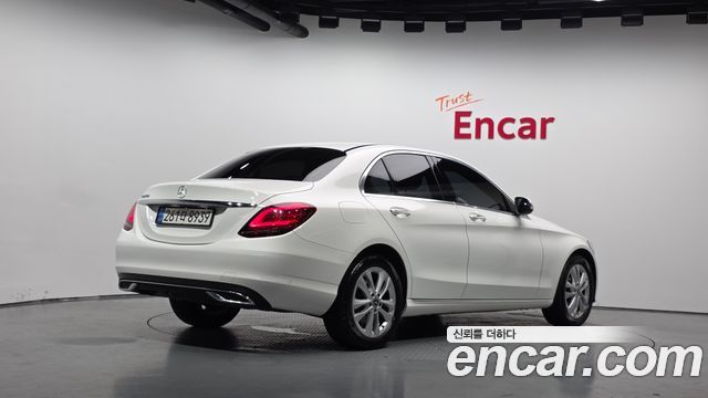 Mercedes-Benz C-Class 2019 — photo 2