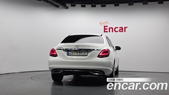 Mercedes-Benz C-Class 2019 — photo 4