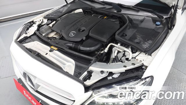 Mercedes-Benz C-Class 2019 — photo 6