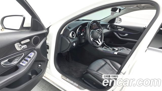 Mercedes-Benz C-Class 2019 — photo 10
