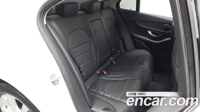 Mercedes-Benz C-Class 2019 — photo 11