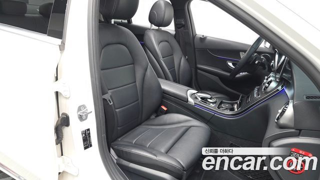 Mercedes-Benz C-Class 2019 — photo 12