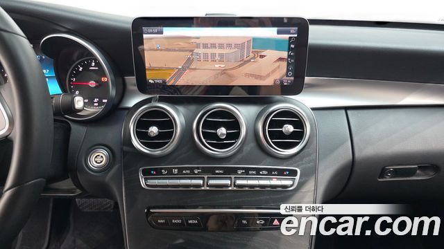 Mercedes-Benz C-Class 2019 — photo 14