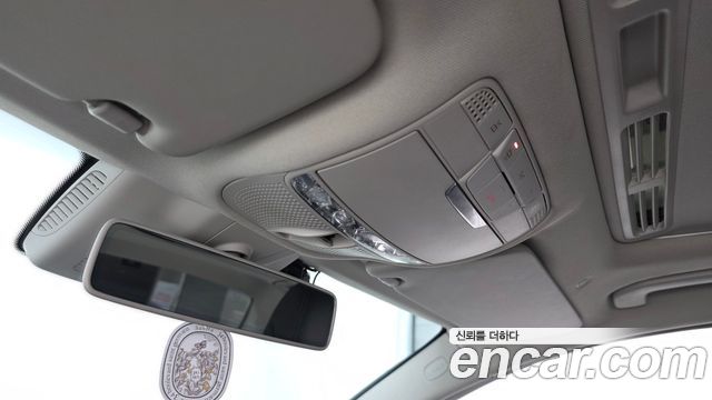 Mercedes-Benz C-Class 2019 — photo 18