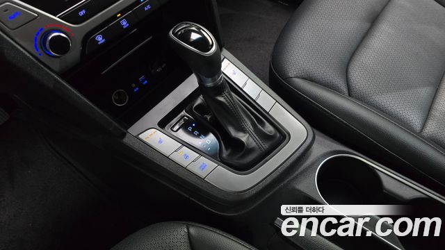 Hyundai AVANTE 2016 — photo 9