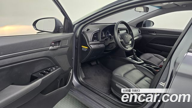Hyundai AVANTE 2016 — photo 10