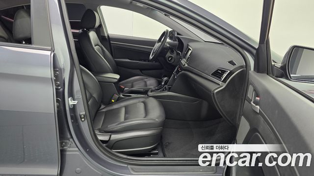 Hyundai AVANTE 2016 — photo 11