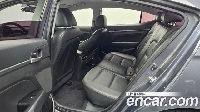 Hyundai AVANTE 2016 — photo 12