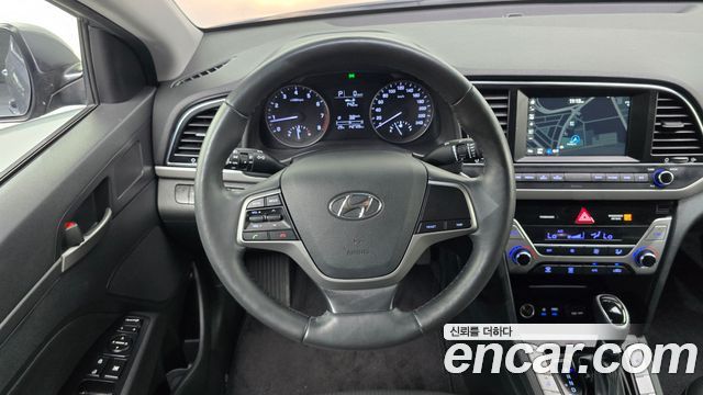 Hyundai AVANTE 2016 — photo 13