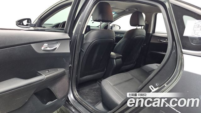 Kia K3 2022 — photo 17