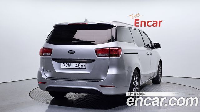 Kia Canival 2015 — photo 2
