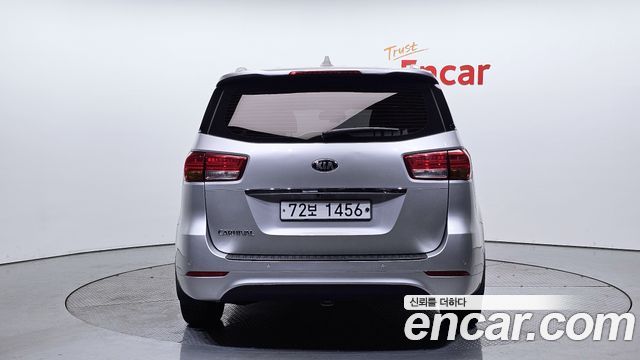 Kia Canival 2015 — photo 4