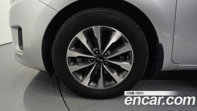 Kia Canival 2015 — photo 5