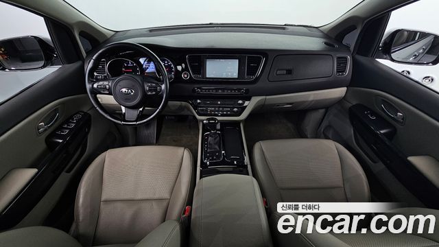 Kia Canival 2015 — photo 7