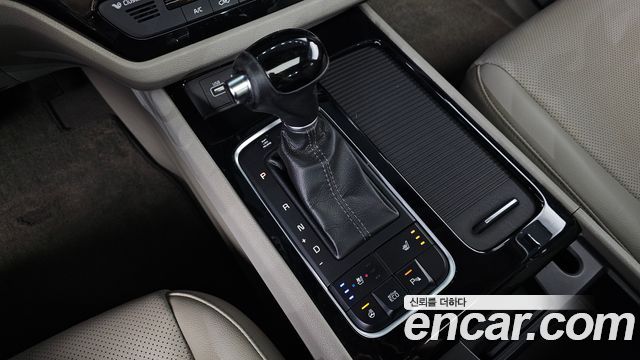 Kia Canival 2015 — photo 9