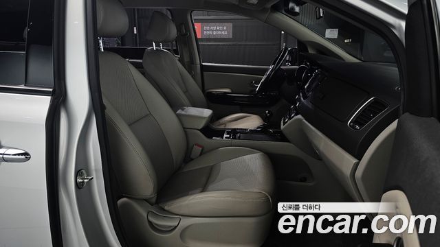 Kia Canival 2015 — photo 10