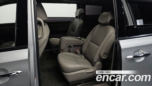 Kia Canival 2015 — photo 13