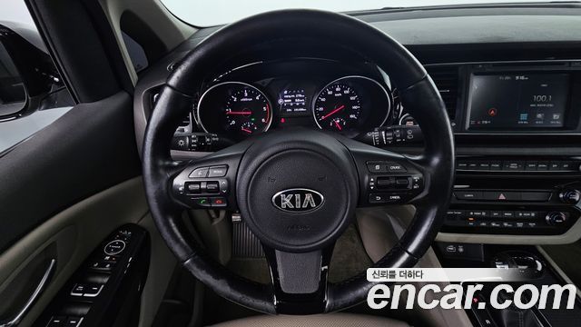 Kia Canival 2015 — photo 16