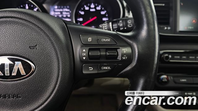 Kia Canival 2015 — photo 18