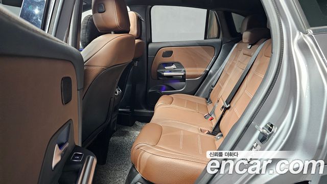 Mercedes-Benz GLA-Class 2022 — photo 18