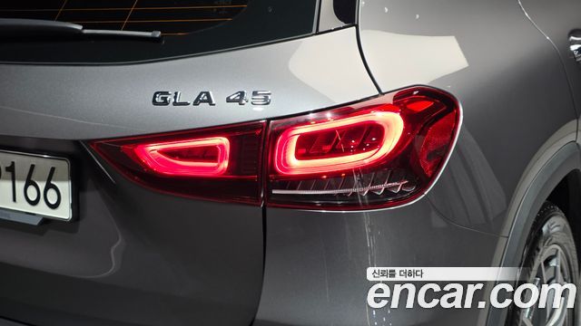 Mercedes-Benz GLA-Class 2022 — photo 9