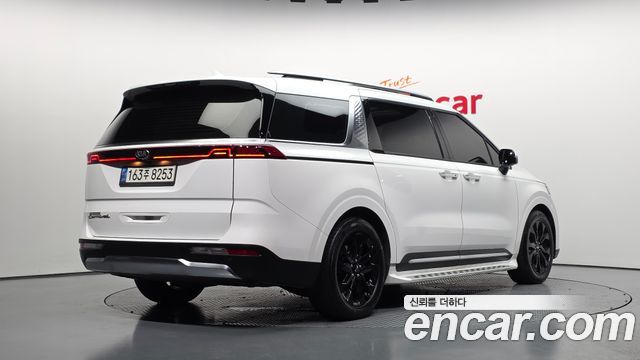 Kia Canival 2021 — photo 2