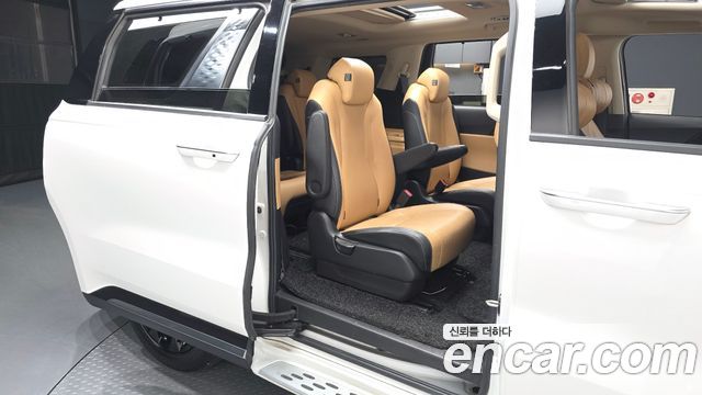 Kia Canival 2021 — photo 12