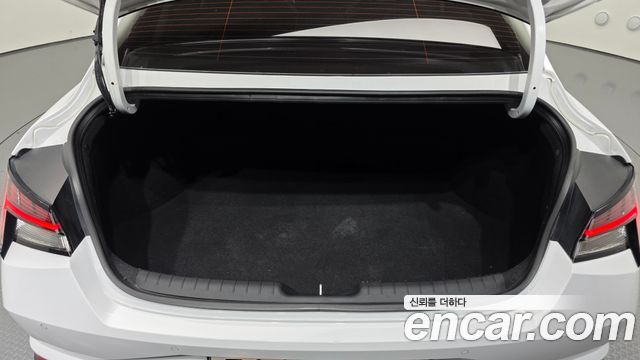 Hyundai AVANTE 2021 — photo 16