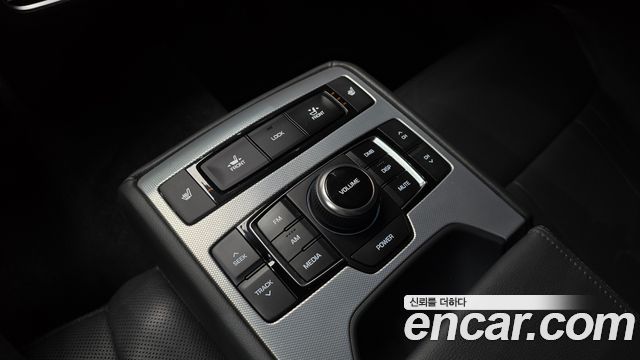 Genesis G80 2019 — photo 18