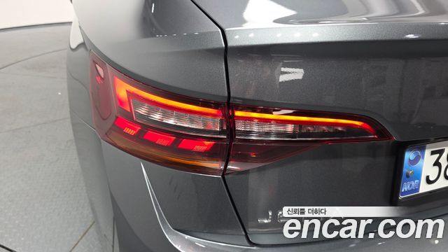 Volkswagen Jetta 2024 — photo 9