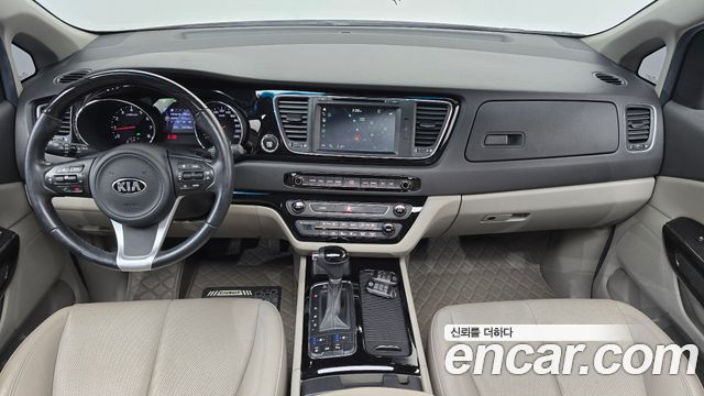 Kia Canival 2016 — photo 10