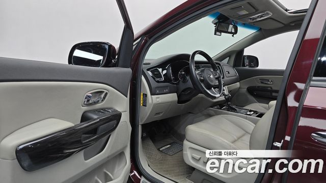 Kia Canival 2016 — photo 13