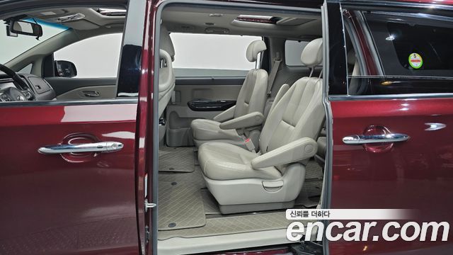 Kia Canival 2016 — photo 17