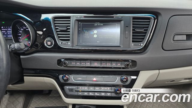 Kia Canival 2016 — photo 19