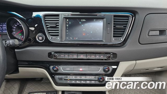 Kia Canival 2016 — photo 20