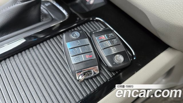 Kia Canival 2016 — photo 22