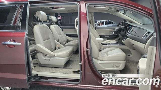 Kia Canival 2016 — photo 16