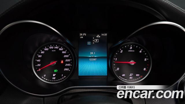 Mercedes-Benz C-Class 2019 — photo 8