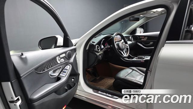 Mercedes-Benz C-Class 2019 — photo 10