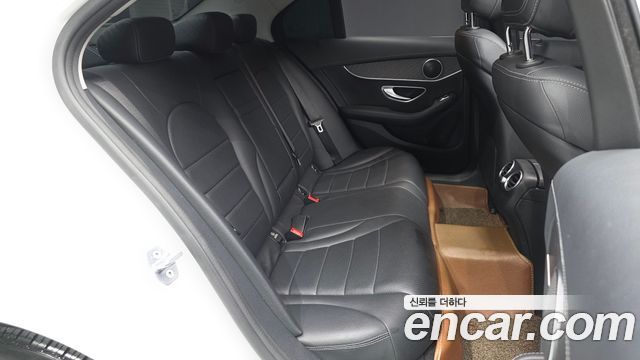 Mercedes-Benz C-Class 2019 — photo 12