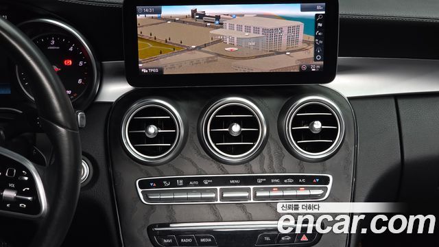 Mercedes-Benz C-Class 2019 — photo 14