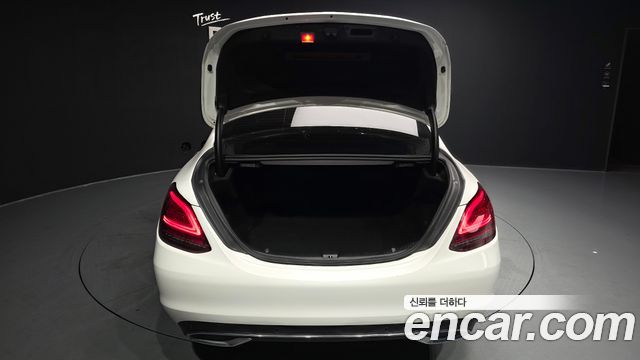 Mercedes-Benz C-Class 2019 — photo 20