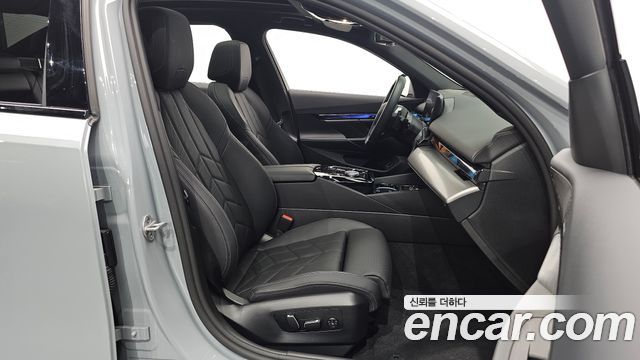 BMW 5-Series 2025 — photo 13