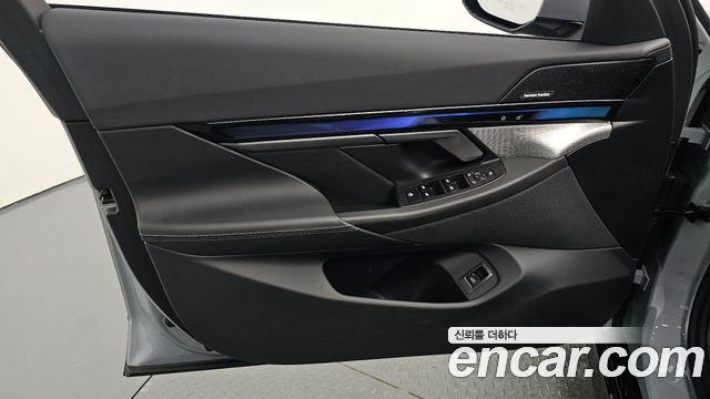 BMW 5-Series 2025 — photo 14