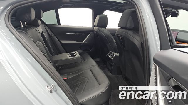 BMW 5-Series 2025 — photo 16